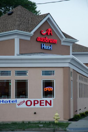 Гостиница Aashram Hotel by Niagara River  Ниагара Фолс